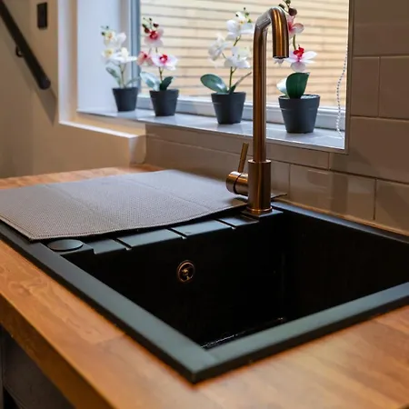 Free Parking And 15 Minutes Walk To The Railway Museum