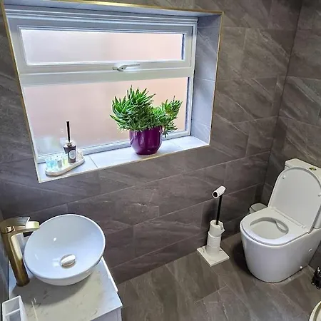 Free Parking And 15 Minutes Walk To The Railway Museum York