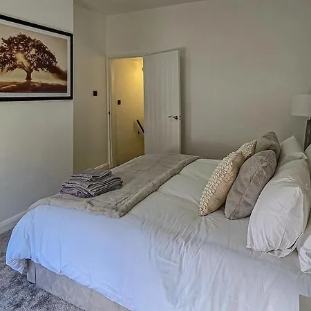 Free Parking And 15 Minutes Walk To The Railway Museum Nyaraló *