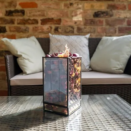 Free Parking And 15 Minutes Walk To The Railway Museum *