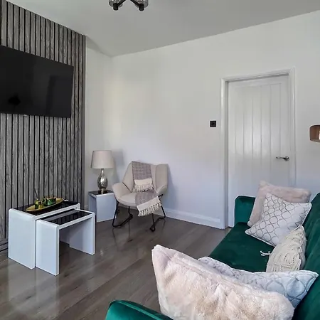 Free Parking And 15 Minutes Walk To The Railway Museum Holiday home