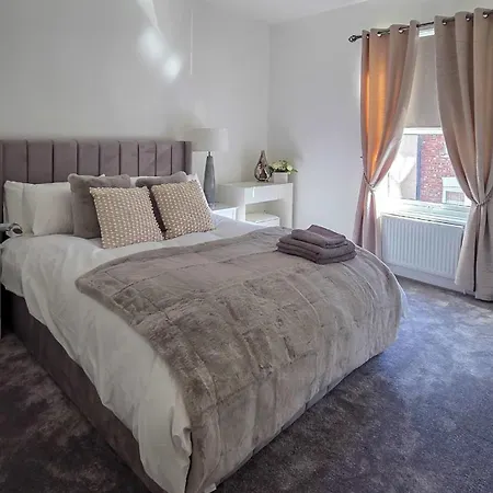 Free Parking And 15 Minutes Walk To The Railway Museum Holiday home York