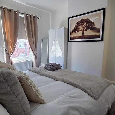 Free Parking And 15 Minutes Walk To The Railway Museum Holiday home York